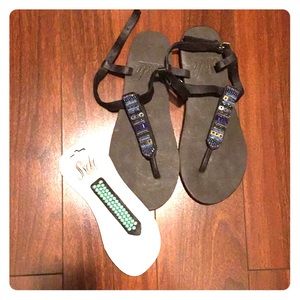 NEW Sseko sandals with extra accessory! Size 8